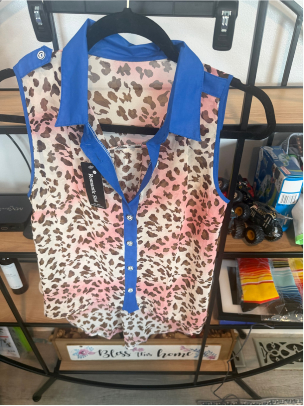 Women's Romantic Sini Sleeveless Blouse Size M Beige Blue Leopard Print